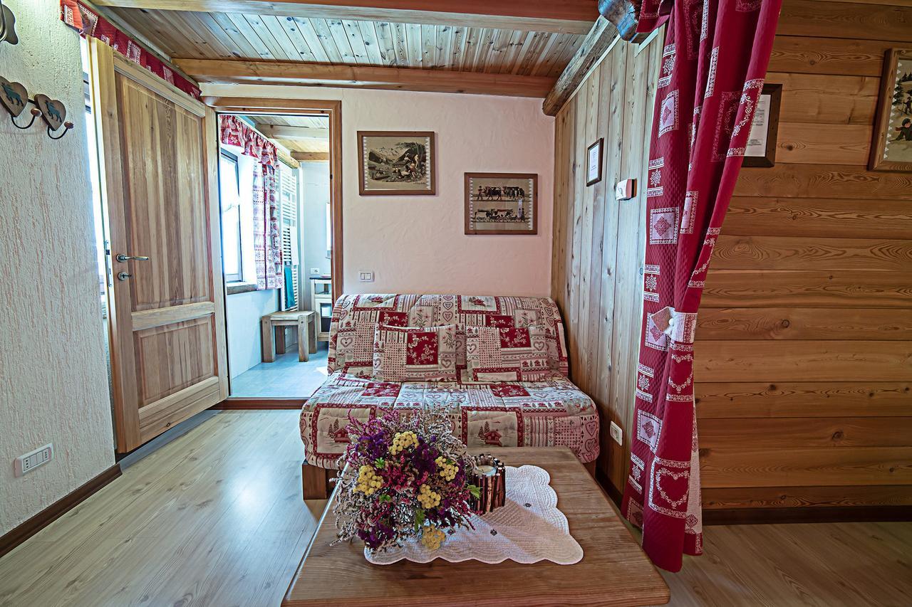 Le Thovex Bed & Breakfast ลาตุยเล ภายนอก รูปภาพ