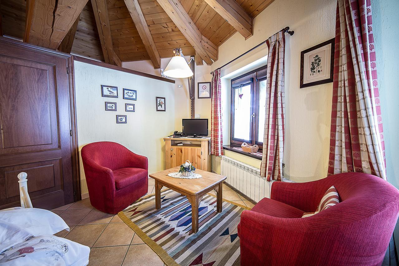 Le Thovex Bed & Breakfast ลาตุยเล ภายนอก รูปภาพ
